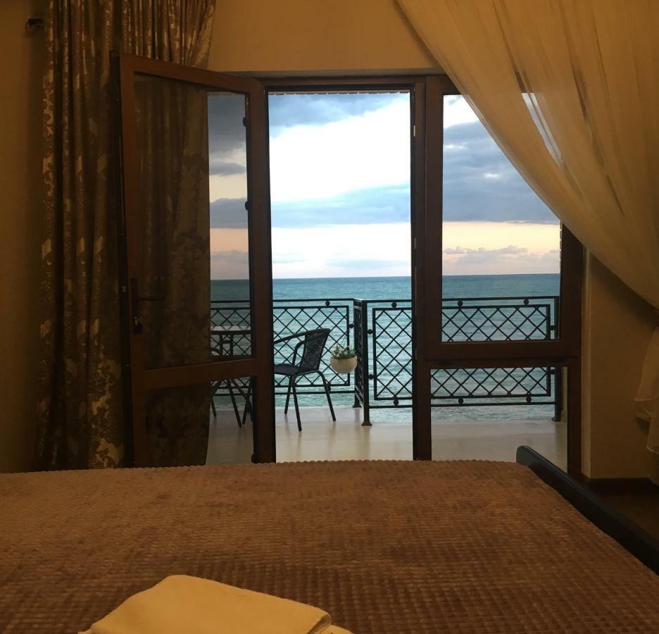 Leon Beach Hotel New Athos Buitenkant foto
